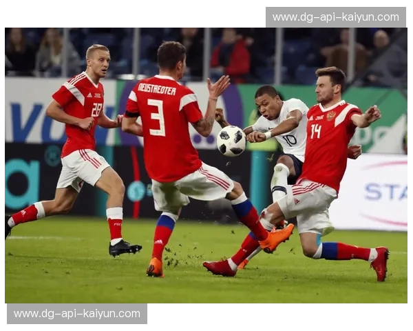 冰与火的跨维度碰撞:当俄罗斯意志遇见智利激情,这场友谊赛不只是足球